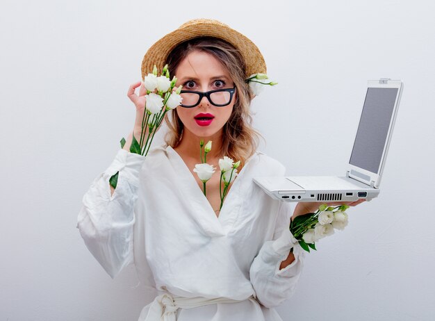 Empower Your Purse: Feminine Side Hustles That Excite