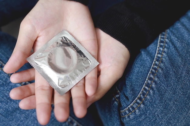 Safe Sex for Lesbian and Bi Women: What You Need to Know
